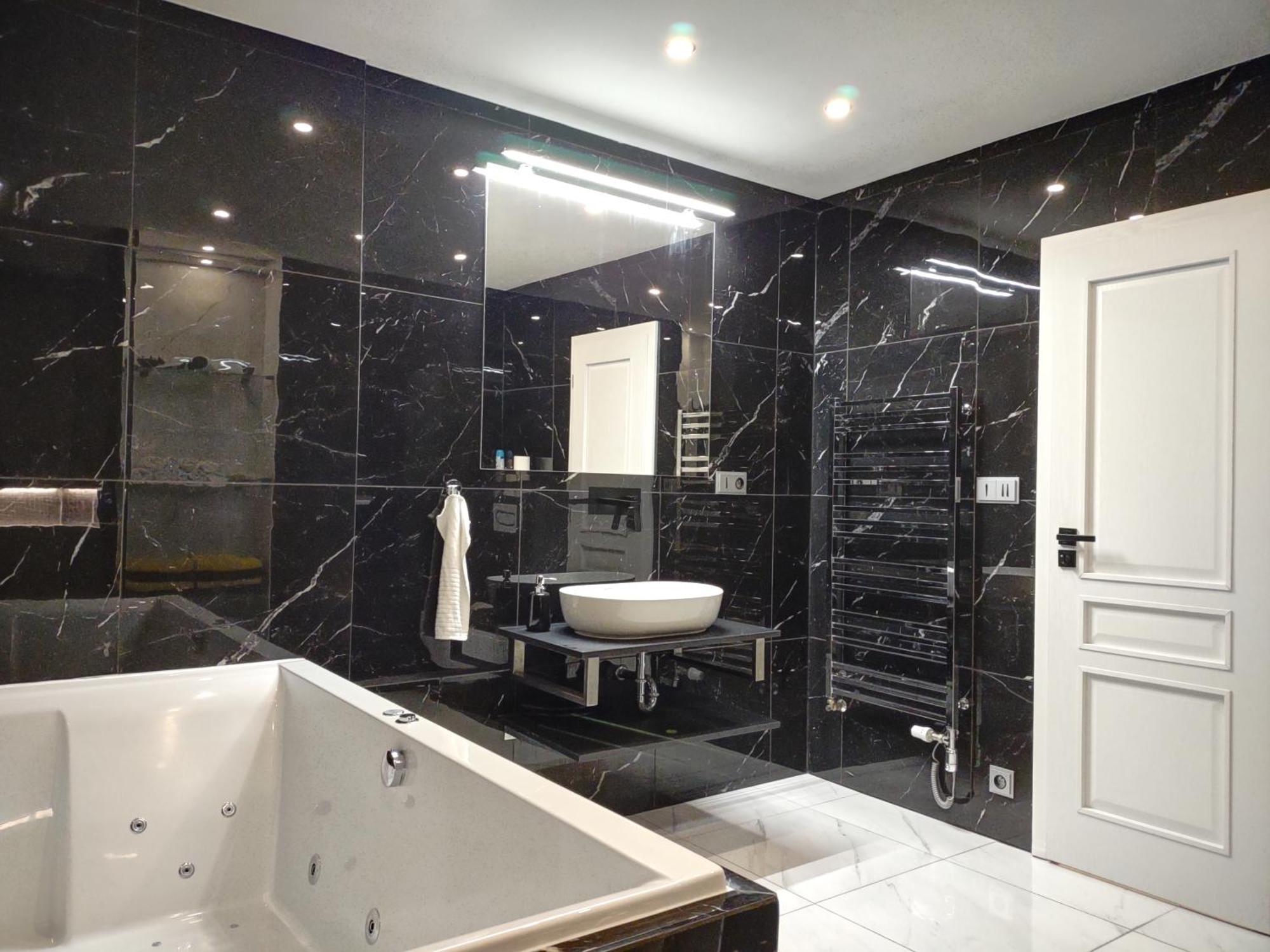Apartament Boutique Owned By Emperor Peter The Great With 2 Balconies & Jacuzzi Karlowe Wary