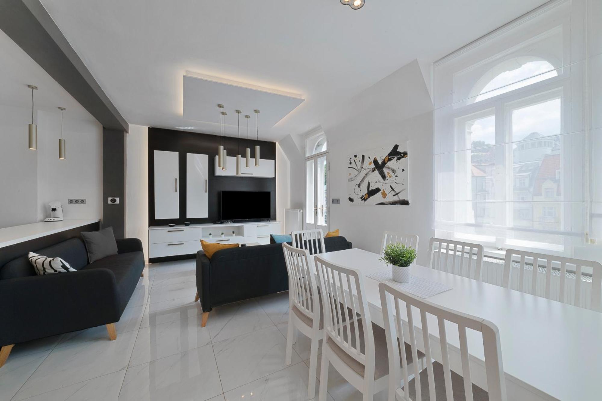 Boutique Owned By Emperor Peter The Great With 2 Balconies & Jacuzzi Apartament Karlowe Wary